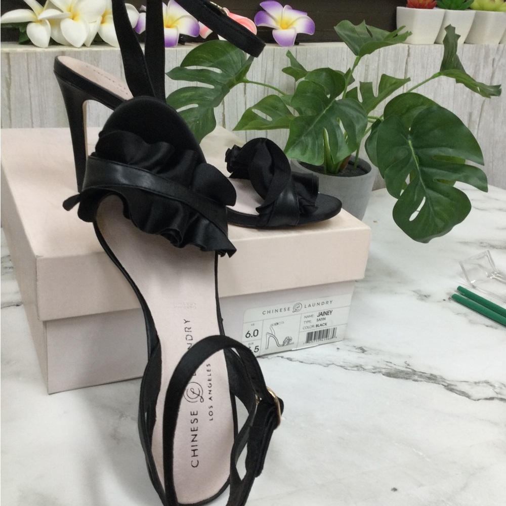 Guc Chinese Laundry Black Ruffle Slingback Heels